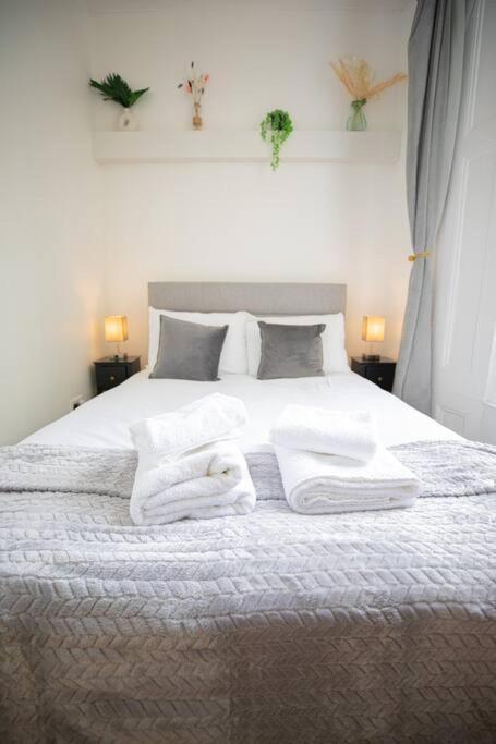 Perfect Location 4Bed 2 Bath Spacious Apartment 伦敦 外观 照片